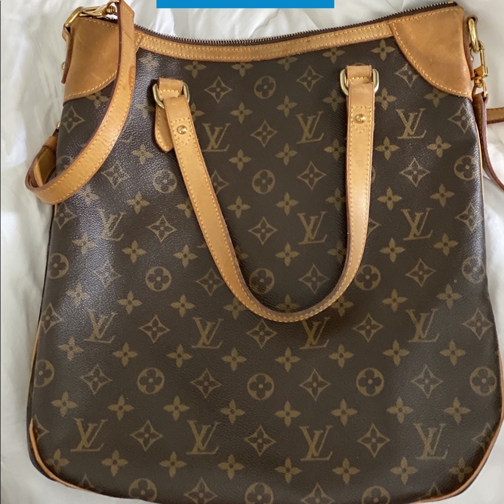 Louis Vuitton GM crossbody